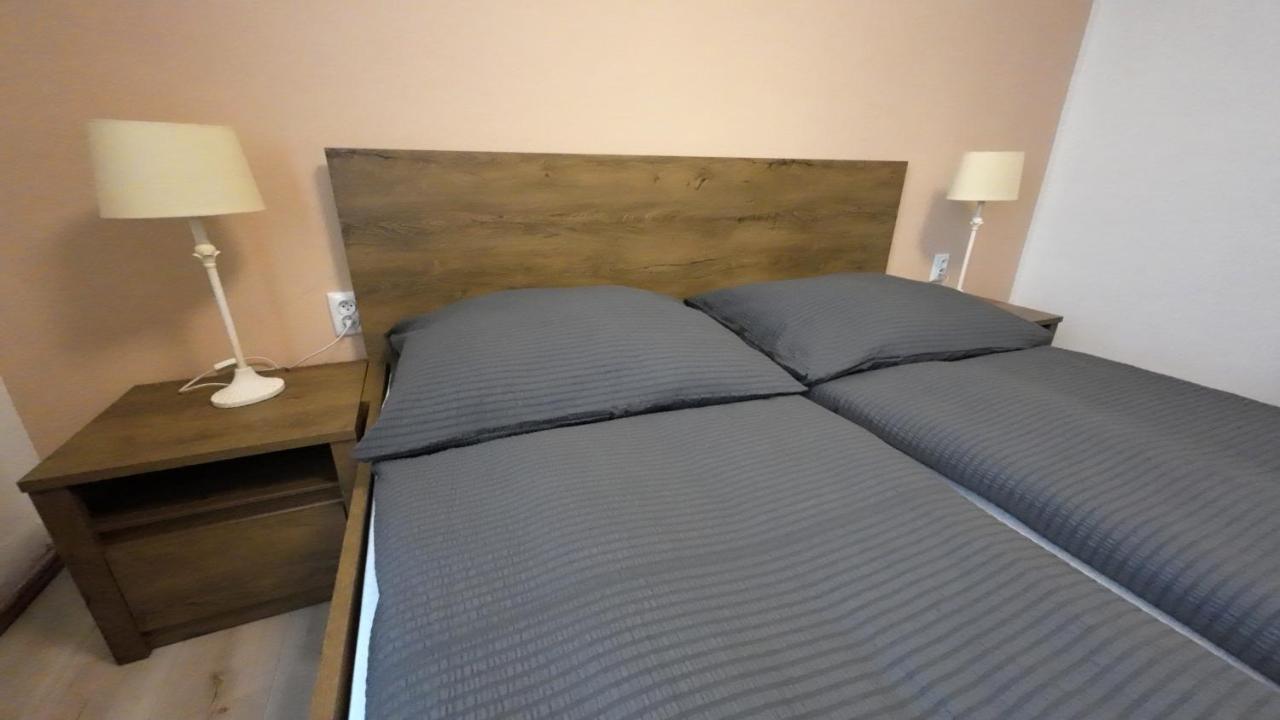 Apartman Andrea Loucovice Luaran gambar